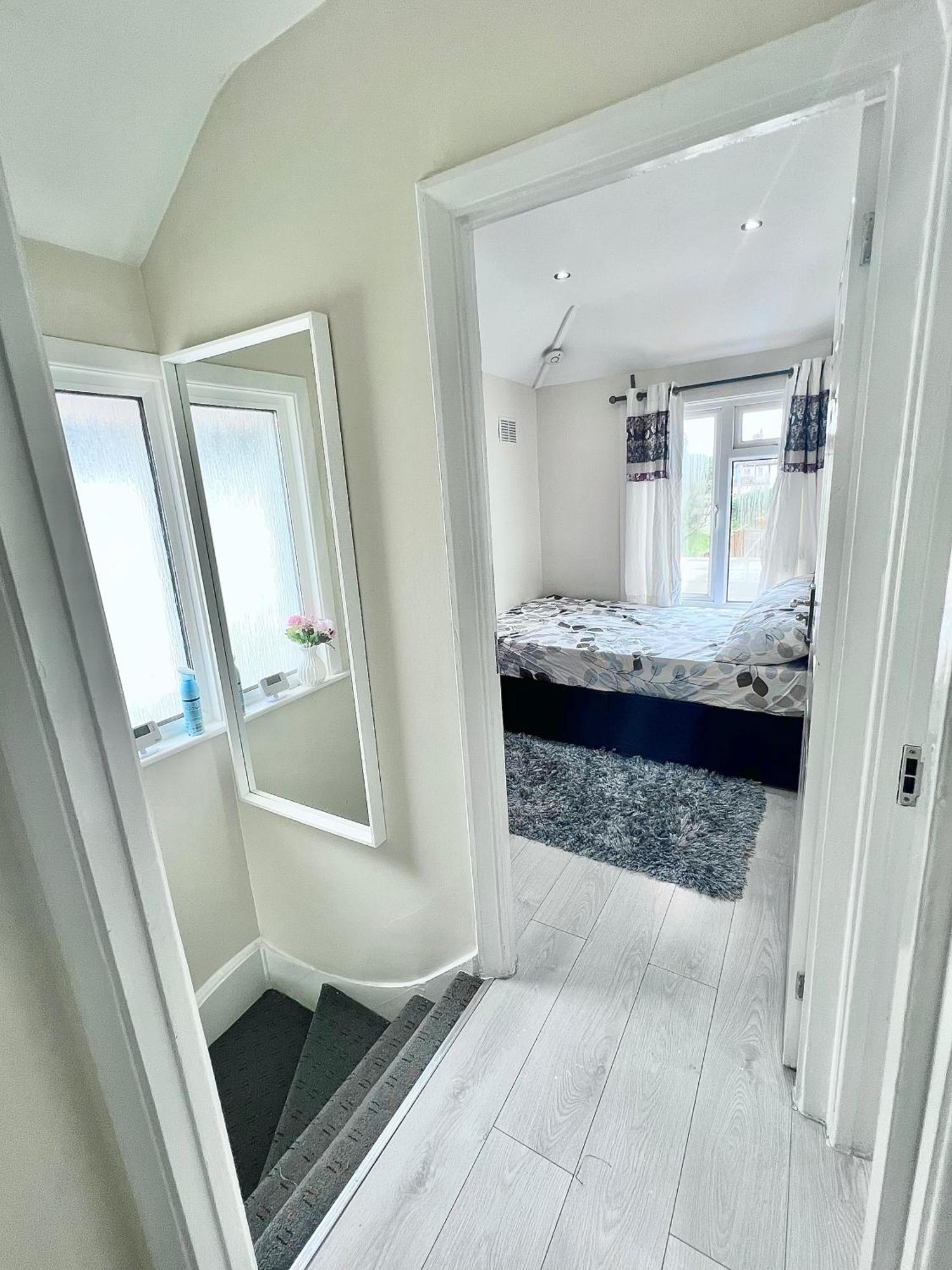 Ferienwohnung Cosy Private Flat In London, Free Parking On Premise Carshalton Exterior foto